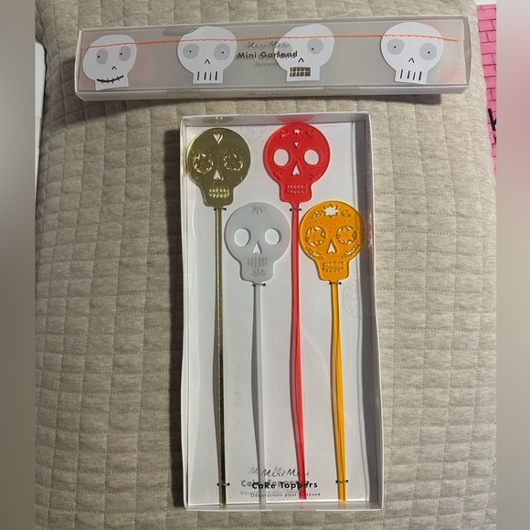 NEW Meri Meri Sugar Skull Party Cake Toppers and Mini Garland - Picture 2 of 4